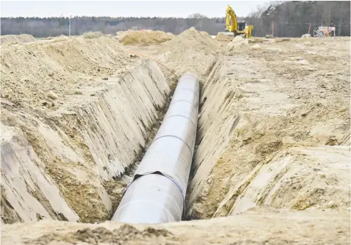  ?? TOBIAS SCHWARZ / AFP / GETTY IMAGES FILES ?? After shutting down its nuclear plants and reducing its reliance on coal, Germany is largely dependent on natural
gas delivered by pipeline from Russia. This puts Europe in a vulnerable position, says Kelly Mcparland.