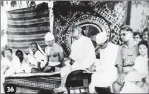  ??  ?? Gandhi and Sardar Vallabhbha­i Patel at the Bardoli satyagraha.
ALAMY PHOTO