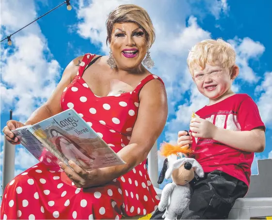  ?? Picture: JERAD WILLIAMS ?? Drag queen Dame Martini Fernando Ice and Cody Jasinski, 5. share a book ahead of the Drag Queen Story Hour in Surfers Paradise today.