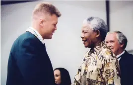  ?? Picture: Gallo Images ?? RUGBY HERO. Kobus Wiese receives his 1995 Rugby World Cup medal from former president Nelson Mandela.