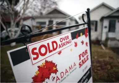  ?? ANDREW FRANCIS WALLACE/TORONTO STAR FILE PHOTO ?? After so many months of lamenting the lack of new listings, realtors say the 34-per-cent jump in April is a sea change.