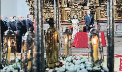  ?? POOL / EP ?? Los reyes en la ofrenda al apóstol Santiago que se celebró en San Martiño Pinario