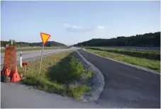  ?? Bild: PASI HAKOPURO ?? NY YTA. Gång- och cykelbanan samt körbanan mellan Tunge och Lödöse kommer att beläggas med ny asfalt. Fem veckor tar arbetet.