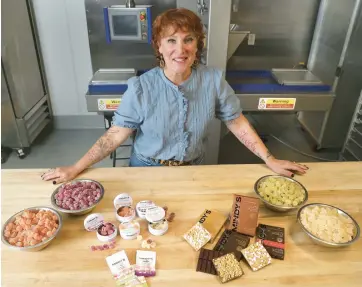  ?? ANTONIO PEREZ/CHICAGO TRIBUNE PHOTOS ?? Chief Mindy Segal and some of her cannabis edible treats Oct. 4 at The Hatchery.