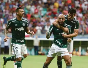  ?? Tiago Caldas/Fotoarena/Estadão Conteúdo ?? Felipe Melo fez o gol que manteve o time invicto no Brasileiro sob o comando de Felipão