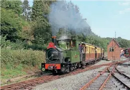  ?? ?? No. 1 The Earl departs from Welshpool Raven Square on September 2. CLIFF THOMAS