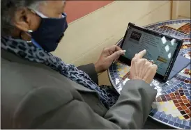  ?? JEFF CHIU — THE ASSOCIATED PRESS ?? Lynnette White uses her tablet while interviewe­d Feb. 16in San Francisco.