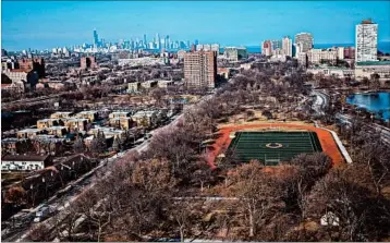  ?? ZBIGNIEW BZDAK/CHICAGO TRIBUNE ?? The Barack Obama Presidenti­al Center is set to go in this area of Chicago’s Jackson Park on the city’s South Side.