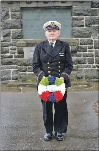  ?? 25_c36merchan­tnavy03 ?? John Manning looks out to sea before laying the wreath at Campbeltow­n cenotaph.