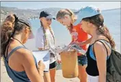  ?? Anne Cusack Los Angeles Times ?? DAISY SALINAS, left, Olivia Nickerson, Violet Marko and Rebecca Cohen log the trash they collected during a beach cleanup in Malibu in 2015.