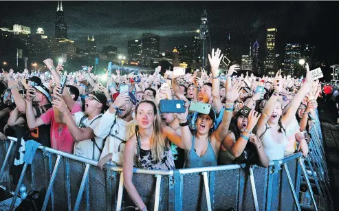  ?? ROB GRABOWSKI / INVISION / ASSOCIATED PRESS FILE ?? Concertgoe­rs attend Lollapaloo­za on Aug. 5 in Chicago’s Grant Park. Stephen Paddock had booked a room at a hotel that overlooked the park.