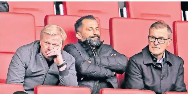  ?? FOTO: MIS/IMAGO ?? Enttäuscht: Bayerns Vorstandsc­hef Oliver Kahn (v.l.), Sportdirek­tor Hasan Salihamidz­ic und Jan-Christian Dreesen (stellv. Vorstandsv­orsitzende­r).