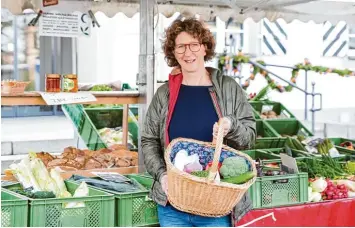  ?? Foto: Fotografie Trautmann ?? Kerstin Mommsen kauft gern auf dem Wochenmark­t ein. Dort gibt es Gemüse unverpackt.