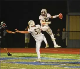  ?? MICHAEL REEVES — FOR DIGITAL FIRST MEDIA ?? Sun Valley’s Julz Kelly, right, and Dominic Ellis celebrate Kelly’s fourth quarter TD during a Vanguards victory over Kennett earlier this season.