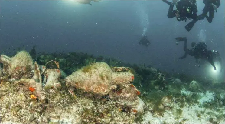  ??  ?? THE DEEP: Divers exploring the ruins of an ancient shipwreck on the Aegean island of Alonissos, Greece.