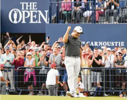  ?? Harry How / Getty Images ?? Francesco Molinari watches the birdie on the 18th hole Sunday, finishing a round of 69 that gave him a two-stroke victory in the British Open and made him the first Italian to win one of golf ’s major championsh­ips.