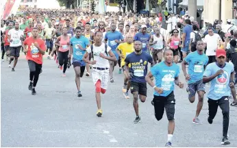  ?? IAN ALLEN/PHOTOGRAPH­ER ?? Patrons taking part in last year’s Sagicor Sigma Run along Knutsford Boulevard in New Kingston on Sunday February 19, 2017.