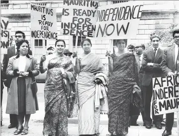  ?? CORBIS VIA GETTY IMAGES ?? ■ The Indian diaspora abroad: Support ers of Seewoosagu­r Ramgolam, the Prime Minister of Mauritius, before he spoke for Mauritian independen­ce during a constituti­onal conference at Lancaster House, London, on July 19, 1965