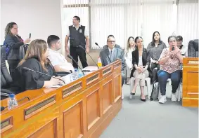  ?? ?? En la sesión de la Junta, acudieron la directora municipal Ana Morel y autoridade­s del MOPC y MUVH.