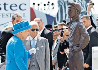  ??  ?? Racing royalty: The Queen chats with Lester Piggott at Epsom as the jockey’s statue is unveiled