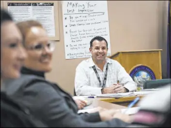  ?? Rachel Aston Las Vegas Review-Journal @rookie__rae ?? Michael Russell leads a Moral Recognitio­n Therapy class at Casa Grande, a transition­al housing facility run by the Nevada Department of Correction­s.