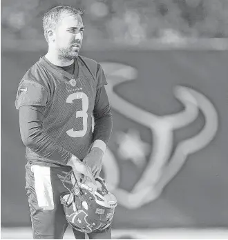  ?? Karen Warren / Houston Chronicle ?? Quarterbac­k Tom Savage takes a moment during the Texans’ practice Wednesday to strike his Nicolas Cage pose. The actor’s doppelgang­er will have his hands full with the Bengals on Saturday.