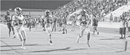  ?? Eric Christian Smith ?? Manvel quarterbac­k D’Eriq King, right, is a touchdown machine, accounting for 59 last year, and a highly touted prospect on a high-powered team.