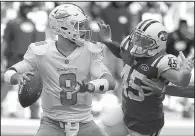  ?? AP/WILFREDO LEE ?? Miami Dolphins quarterbac­k Matt Moore (8) led a fourth-quarter comeback after starter Jay Cutler left the game with a broken rib, and the Dolphins defeated the New York Jets 31-28 Sunday.