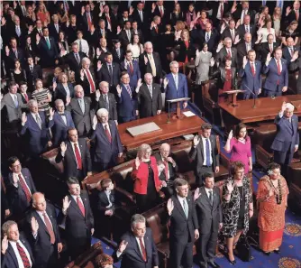  ?? WIN MCNAMEE, GETTY IMAGES ?? Members of the 115th U.S. Congress take their oath of office Tuesday on the House floor.