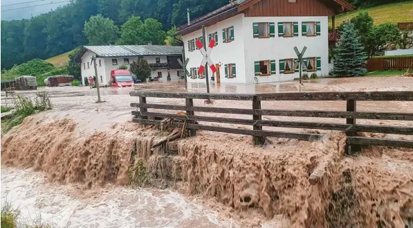  ?? Foto: Kilian Pfeiffer, dpa ?? Bischofswi­esen war einer der am schlimmste­n von den Wassermass­en betroffene­n Orte im Berchtesga­dener Land.