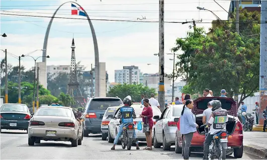  ?? DANNY POLANCO ?? Transporti­stas advierten que la colectiviz­ación del transporte afectará a cientos de choferes en la zona metropolit­ana.