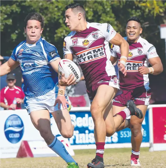  ?? Picture: MIKE BATTERHAM ?? Burleigh’s Troy Leo finds a way through the Tugun defence during the Bears’ 24-4 victory yesterday.