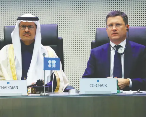  ?? Leonhard Foeger / REUTERS files ?? Saudi Arabia’s Minister of Energy Prince Abdulaziz bin Salman Al-saud and Russia’s Energy Minister Alexander
Novak are seen at the beginning of an OPEC and non- OPEC ministeria­l meeting in Vienna in December.