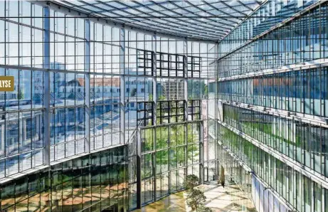  ?? (FRED MERZ/LUNDI 13) ?? L’atrium du Campus Biotech à Genève. Outre des start-up, ce bâtiment abrite aussi les locaux de GS Banque.