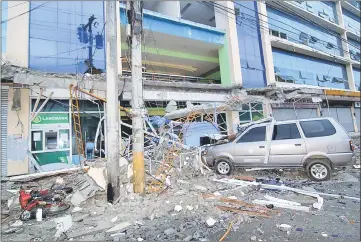  ??  ?? A vehicle is struck by debris from a damaged school building after a 6.5-magnitude earthquake struck overnight in Surigao City, in the southern island of Mindanao. — AFP photo