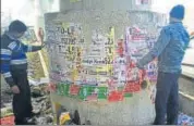  ?? HT ?? Bills and posters being taken off Lucknow Metro pillars.