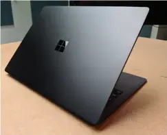  ??  ?? Microsoft’s new black color looks undeniably suave.