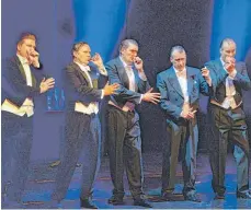  ?? FOTO: HORST HÖRGER ?? Die Wiener Comedian Harmonists brachten Schwung und gute Laune ins Große Haus des Ulmer Theaters.