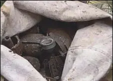  ?? HT PHOTO ?? The bag containing three grenades and other ammunition.