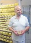  ??  ?? Kurt Sojer stellt auch einen Lechweg- Käse her.