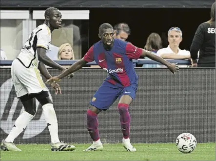  ?? FOTO: GETTY ?? Ousmane Dembélé, en su último partido como jugador del Barça, un Clásico amistoso contra el Real Madrid