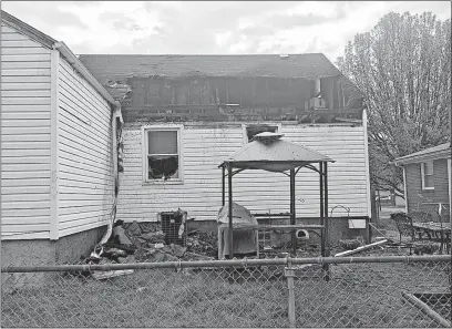  ?? [FRED SQUILLANTE/COLUMBUS DISPATCH] ?? Michael E. Gwinn Sr. is believed to have awakened and been overcome by heavy smoke in his burning house in the 100 block of South Weyant Avenue in the Eastmoor neighborho­od.