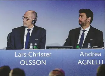  ??  ?? Lars-Christer Olsson (EPFL) e Andrea Agnelli (ECA) em rota de colisão
