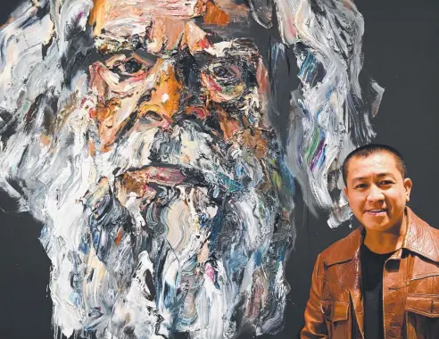  ?? Picture: BRENDAN ESPOSITO ?? WINNER: Ahn Do stands alongside his artwork after being awarded the Archibald Prize People's Choice award.