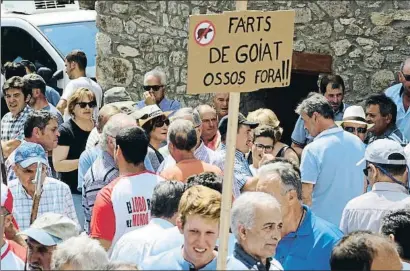 ?? MERCÈ GILI ?? A Castanesa el rebuig de l’ós Goiat va quedar molt evident en una manifestac­ió de veïns al juliol