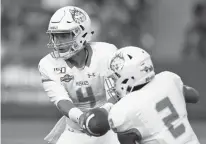  ?? ANDRES LEIGHTON/ASSOCIATED PRESS ?? Houston Baptist running back Ean Beek, right, takes a handoff from Bailey Zappe during a game against UTEP in El Paso.