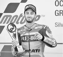  ?? — Gambar AFP ?? RAMPAS TAKTHA: Dovizioso meraikan kejayaanny­a memenangi MotoGP British di Litar Silverston­e, England.