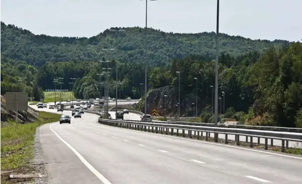  ?? FOTO: TOR ERIK SCHRØDER, NTB SCANPIX ?? Det kan bli flertall på Stortinget for å utrede spørsmålet om veiprising. Her fra E 39 mellom Kristiansa­nd og Grimstad.
