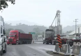  ?? ARCHIVO ?? Lamentan que se esté recrudecie­ndo la insegurida­d en las carreteras de México, afectando al transporte de carga.