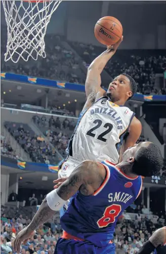  ?? THE COMMERCIAL APPEAL/NIKKI BOERTMAN ?? Grizzlies forward Rudy Gay, who had 17 points, elevates for a dunk over Knicks guard J.R. Smith during Memphis’ 105-95 victory Friday night at FedExForum.